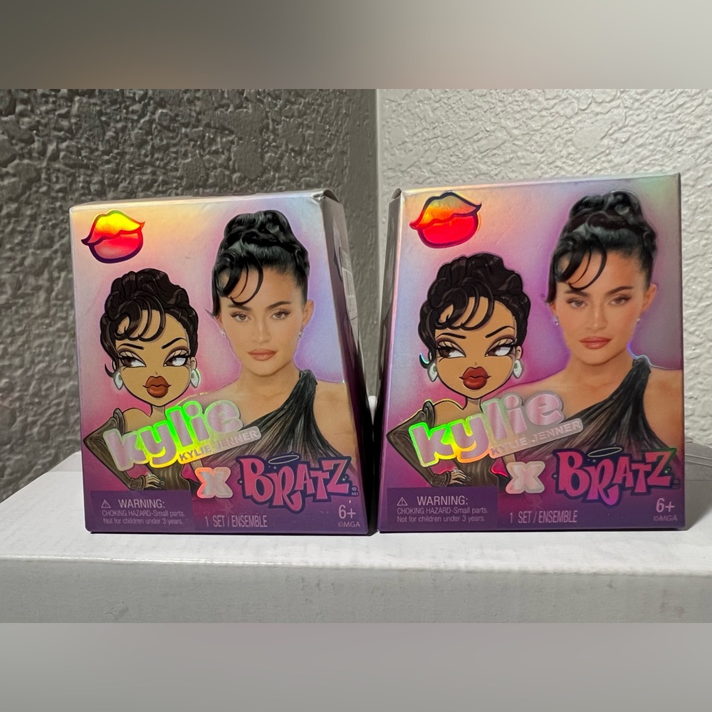 2 boxes of Kylie x Bratz mini collectibles figures Series 1‎ (each box 2 minis)